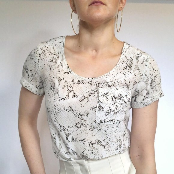 le chateau Tops - Snake Print Silk T-shirt